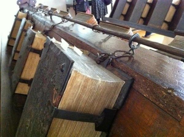 Dier bir ad Zincirli Ktphane.