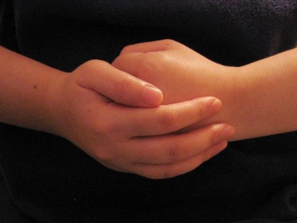 Yani tlatrlar da diyebiliyoruz. oumuz buradan gelen sesin kemiklerden geldiini sanrz, hatta rahatsz oluruz ama nedense bunu yapanlar hallerinden memnun grnrler.