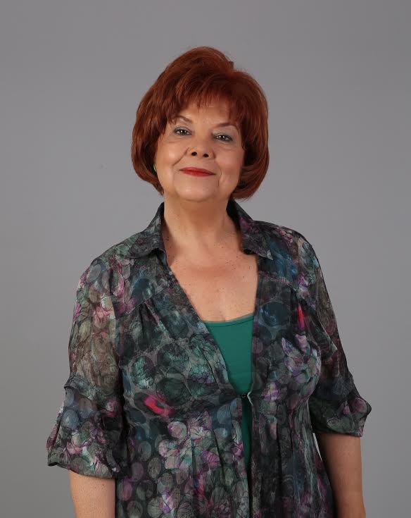 Aye Kk &#8216;Ne Mnasebet&#8217; adl dizide, Mualla adl oluna dkn bir anneyi canlandryor.Sarp Levendolu&#8217;nun annesini oynayan Aye Kk, &#8220;Cihat Tamer ile bizim gzel bir duruumuz var. kimiz de, birbirimizle rahat partner oluruz. Onunla almak ok keyifli. Yllar nce &#8216;Bizimkiler&#8217; dizisinin setinde balayan dostluumuz hi eksilmedi, artarak hep srd.&#8221; dedi.