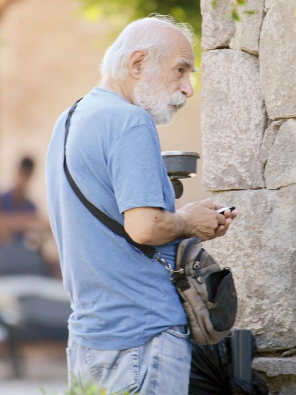 Karagz: &#8220;Emekli maan ekmek iin bankamatikte sra beklerken grntlenen oyuncu, &#8220;lerden elimi ayam ektim. Bodrum&#8217;da ev tuttum, artk burada yayorum&#8221; dedi.