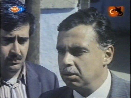 Bursa doumlu olan oyuncu Hukuk tahsil ederken bir zel kuruluun (LCC) son dnem tiyatro kurslarna devam etti.