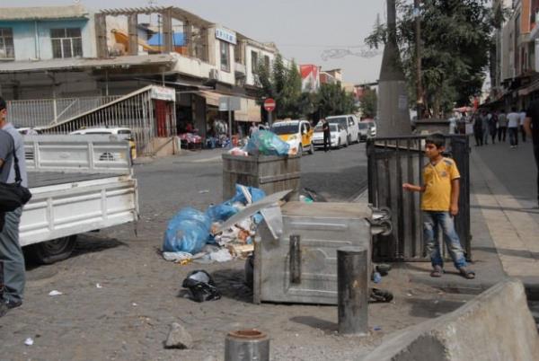 "Halkn can ve mal gvenliinin salanmas amacyla, 5442 sayl l daresi Kanunu&#8217;nun 11/C maddesi gereince, ilimiz Merkez Sur lesi&#8217;nde sur iinde kalan blgede (Abdaldede, Alipaa, Cami Kebir, Cami Nebi, Cevatpaa, Dabanolu, Fatihpaa, Hasrl, skenderpaa, Melikahmet Ziya Gkalp, Lalebey, Sleyman Nazif, Sava, Cemal Ylmaz mahallelerinde) 06.09.2015 Pazar gn 09.30&#8217;dan geerli olmak zere sokaa kma yasa karar alnmt.