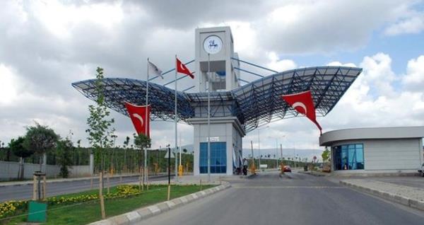 Erzurum  <br>  Erzurum'da vatandalar, Hakkari ve Idr'daki terr saldrlarn protesto etti. Lalapaa Kent Meydan'nda toplanan ok sayda vatanda, yoldan geen jandarma aracn durdurarak askerleri omuzlara alp, asker ve polis lehine slogan att.