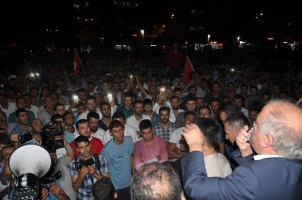 Krehir<br>  Krehir'de bir grup gsterici tarafndan 4 iyeri yakld. ftaiye yangnlar glkle sndrd.