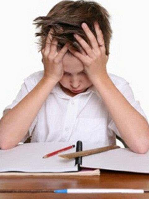 lk olarak 1997 ylnda "Dikkat Yazl Var" adyla rencilerin ve dardan ilkretim ve lise bitirme snavlarna girenlerin yazllarda verdikleri yantlar kitaplatran Corafya retmeni Ahmet Glm ve izer Kemal Gnen 4 kitap serisindeki bu yantlarn en komik ve ilgilerini ayn isimle yeni kitapta toplad.