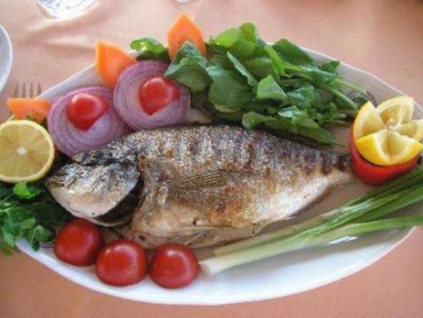 *Balk eti, krmz ete oranla daha az yaldr ve baz zel ya asitleri ierir. EPA ve DHA ad verilen bu zel asitler, et, st, peynir gibi dier hayvansal besinlerde yoktur.