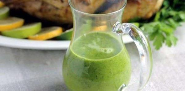 Maydanoz suyu, hastalk veya alerji nedeniyle artan mukusun vcuttan daha hzl atlmasna yardmc olur. Ayn zamanda sinslerin dolduu ve ksrn artt zamanlarda maydanoz ay veya suyu imek iyi gelir.