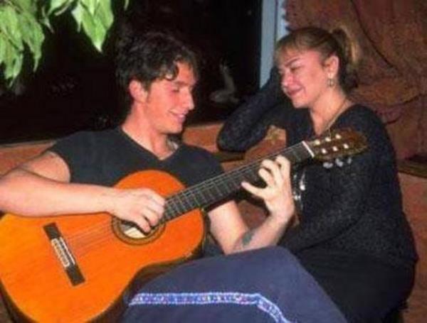 Sezen Aksu'nun olunun ad Mithatcan.