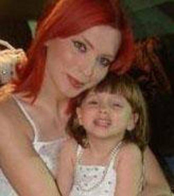 Akn Nur Yengi ile Haluk Bilginer'in kznn ad Nazl.