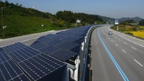 Gney Kore'nin Seoul ehrinde grdnz bu otoyolun inanlmaz bir zellii var.