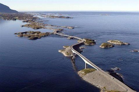 Atlantik Yolu, Norve ulusal 64 yolunun bir paras ve Averoy adasyla Eide adasn birbirine balyor.