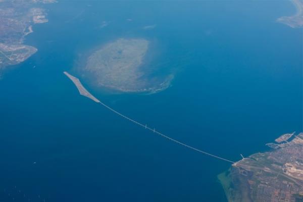 Kalan ak blmde rahata deniz tamacl srdrlr.