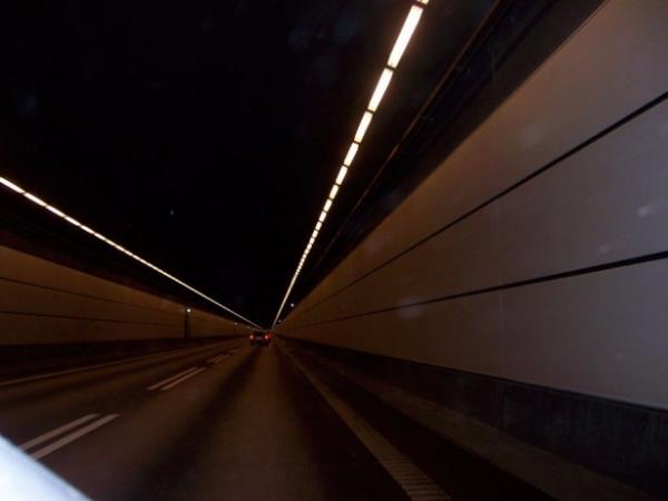 Kprnn denizden ykseklii 57 metredir ancak kpr boazn yarsnda bitip deniz altnda tnelle birleir.