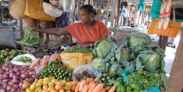 Kenya'da 1 dolara 4 domates ve 4 adet soan alabilirsiniz..