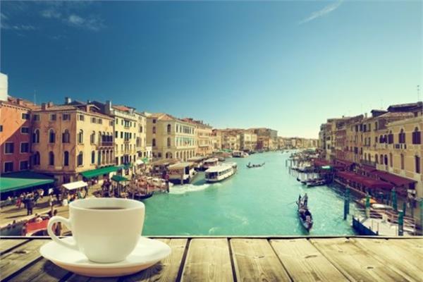 4 - �talya  <br>�talya’da i�sizlik oran�n�n y�l�n son �eyre�inde y�zde 12,4 gelecek y�l�n ayn� d�neminde y�zde 11,9 olmas� bekleniyor.