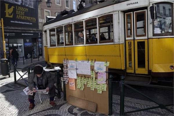 3 - Portekiz<br>  Portekiz’de i�sizlik oran�n�n y�l�n son �eyre�inde y�zde 13 gelecek y�l�n ayn� d�neminde y�zde 12,3 olmas� bekleniyor.