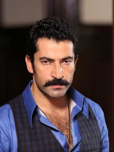 Kenan mirzalolu    Kenan mirzalolu ATV'de yaynlanan Karaday dizisindeki Mahir Kara rolyle ratingleri altst ediyordu. mirzalolu Karaday dizisinin bir sahnesinde uyuturucu kaaklarn yakalatyordu. nl yldzn isminin uyuturucu operasyonuna karmas bomba etkisi yaratt.