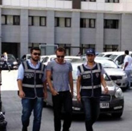 Murat Eken    ok Gzel Hareketler Bunlar programnda nlenen ve uan Show TV'de yaynlanan Salih Kuu dizisinde oynatan Eken'de gzaltnda.