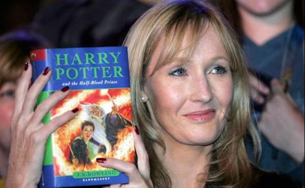 Harry Potter serisinin yazar� olan Rowling`in tavsiyesi. "Ba�ar�s�zl�k ba�ar�n�n kayna�� olabilir."