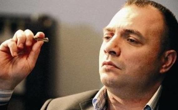 Kurtlar Vadisi S�leyman �ak�r Dizide Cerrahpa�al� Halit taraf�ndan pusuya d���r�lerek �ld�r�len Oktay Kaynarca'n�n canland�rd��� karakter.