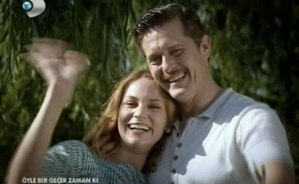 �yle Bir Ge�er Zaman Ki Aylin Dizide �ok sevdi�i a�k� Soner'den olan bebe�ini do�ururken �len Aylin karakterini Farah Zeynep Abdullah canland�rd�.