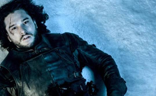 Game of Thrones Jon Snow Dizide yeminli karde�leri taraf�ndan b��aklanarak �ld�r�len Kit Harington'�n canland�rd��� karakter.