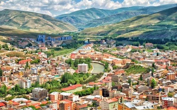 <p><b>BAYBURT</b></p>  <p>  </p>  <p>  1 KARABEY KADR� KARAO�LU �N�VERS�TE TIP DOKTORU</p>  <p>  2 H�DAYET YILMAZT�RK �N�VERS�TE VETER�NER HEK�M</p>