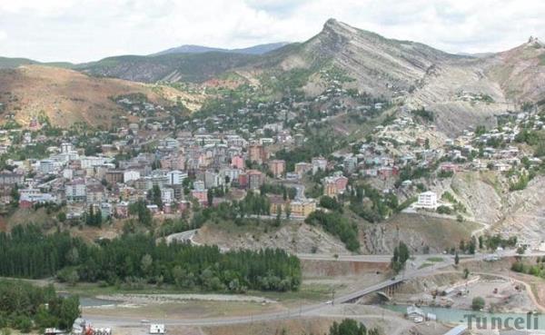 <p><b>TUNCEL�</b></p>  <p>  </p>  <p>  1 HIDIR BUDAK �N�VERS�TE EMEKL� �LAH�YAT�I</p>  <p>  2 EMRE DEN�ZB�LG�N� L�SE SERBEST</p>