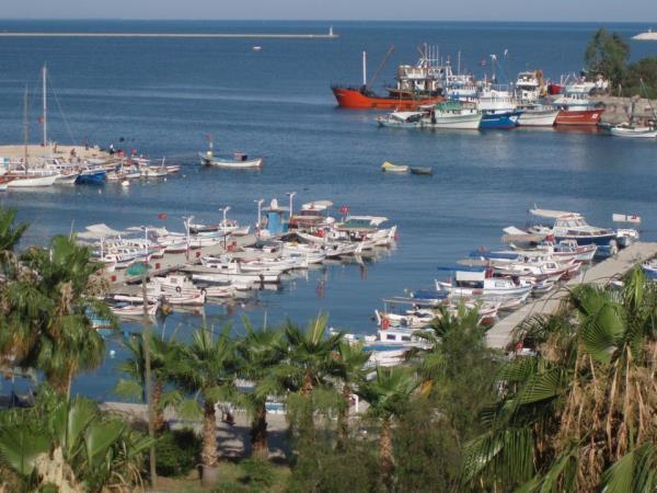 <p><b>MERS�N</b></p>  <p>  </p>  <p>  1 OKTAY �ZT�RK �N�VERS�TE E��T�MC� - HUKUK�U</p>  <p>  2 BAK� ��M�EK �N�VERS�TE HAR�TA M�HEND�S�</p>  <p>  3 AL� �Z �N�VERS�TE TIP DOKTORU</p>  <p>  4 AL� Y�CELEN �N�VERS�TE �CRA KUR B�K.</p>  <p>  5 DURAN KARA L�SE ��ADAMI</p>  <p>  6 MEHMET AL� G�KMEN �N�VERS�TE VETER�NER HEK�M</p>  <p>  7 AL� RIZA BOZKURT �N�VERS�TE VETER�NER HEK�M</p>  <p>  8 H�SEY�N ATE� �N�VERS�TE ORMAN END�STR� M�H.</p>  <p>  9 �ZG�R �ZCAN �N�VERS�TE EKONOM�ST</p>  <p>  10 MUSTAFA KUNT �N�VERS�TE D�� HEK�M�</p>  <p>  11 HAYAL FUNDA �NDER �N�VERS�TE EMEKL� EMN�YET AM�R�</p>