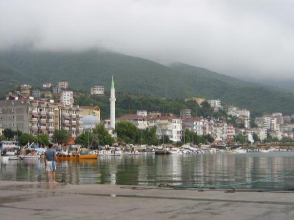 <p><b>YALOVA</b></p>  <p>  </p>  <p>  1 HAT�CE BE�TA� L�SE EV HANIMI</p>  <p>  2 AL� O�UZ BERBERO�LU �N�VERS�TE �N�AAT M�HEND�S�</p>