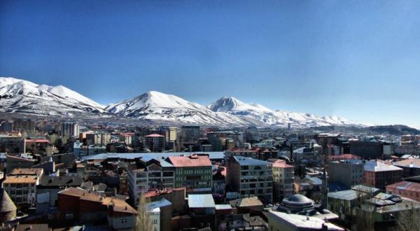 <p>ERZURUM</p>  <p>  </p>  <p>  1 KAM�L AYDIN �N�VERS�TE ��RET�M �YES�</p>  <p>  2 ERT�RK ��MEN �N�VERS�TE ��ADAMI</p>  <p>  3 ZEKA� KAYA �N�VERS�TE M�LL� SPORCU</p>  <p>  4 CEZM� POLAT �N�VERS�TE M�TEAHH�T</p>  <p>  5 G�KHAN ARSLAN �N�VERS�TE ��ADAMI</p>  <p>  6 SEYFULLAH HIZARCI �N�VERS�TE TIP DOKTORU</p>