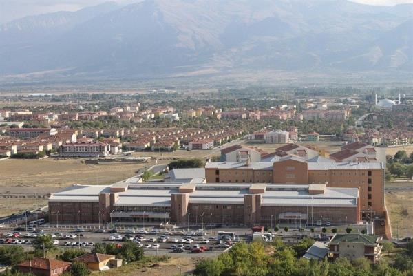 <p><b>ERZ�NCAN</b></p>  <p>  </p>  <p>  1 H�SEY�N SE�ER �N�VERS�TE ��RET�M �YES�</p>  <p>  2 AHMET KAYA �N�VERS�TE D�� HEK�M�</p>