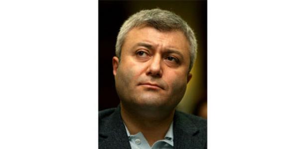 Gazeteci Tuncay zkan'a arlatrlm mebbet hapis cezasnn yannda baka sulardan dolay da 15 yl hapis cezas verildi...