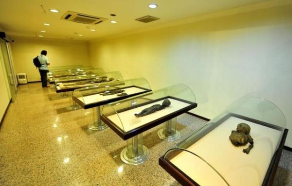 Msr'da kedi kafal tanra "Bast" adna kedilerin mumyalanmas ilemi yaplrken, bu gelenek Msr'dan Anadolu'ya devam etmi, anl Kilise ve Ihlara Vadisi'nde de kedi mumyalanm.