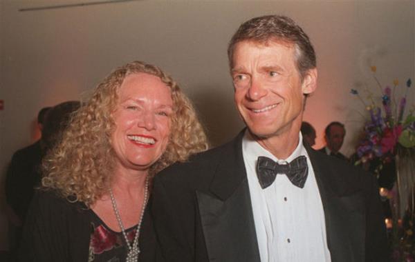 Jim - Lynne Walton-  SERVET: 36.2 milyar dolar