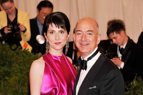 Jeff - Mackenzie Bezos-  SERVET: 39.8 milyar dolar