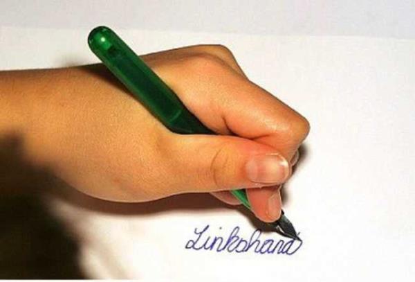 Ylda ortalama 2.500 solak insan, salaklar iin yaplm ara gereler yznden lmektedir