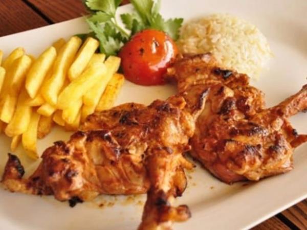 <p><b>Doru 3: Tavuklar yetitirilirken serbest dolaarak byrler</b></p>      <p>Pililer, kmeslerin iinde serbest dolaarak/einerek byrler. Kmes byklklerine gre hesaplanan sayda civciv yerletirilerek refah bir ortam salanr. Pililerin geliimlerinin her evresinde salkl kalmas ve geliimleri iin ihtiya duyduklar taze hava, nem, scaklk ve k ihtiyalar srnn yana, gramajna ve adedine gre hesaplanan bilgisayar destekli kontrol sistemleri ile eksiksiz salanr.</p>