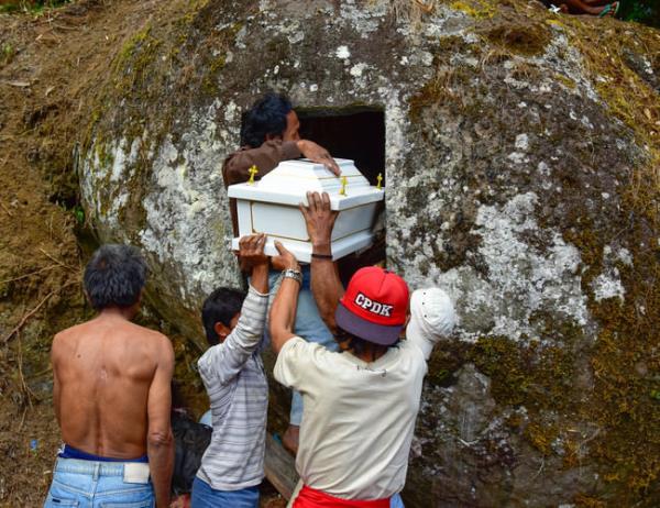 Endonezya'nn Gney Sulawesi Blgesi'nde "Ma'nene" olarak adlandrlan ritel, tyleri diken diken ediyor