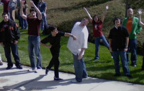 &#8226; Herhangi bir kavgadan sonra "teker teker gelin!" diyerek meydan okumak