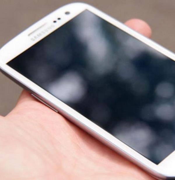 17- Samsung Galaxy S III Satlan rn adeti: 40 milyon