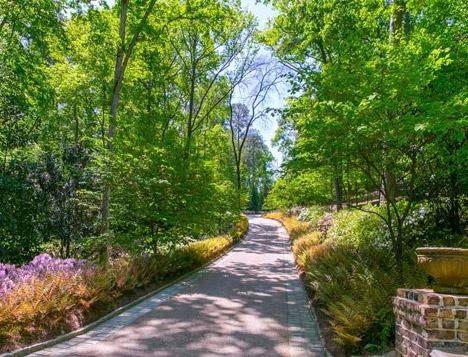 Evin bahesindeki yollarda uzun yryler yapabilir, saatlerce bahenizden ayrlmadan bisiklet srebilirsiniz.