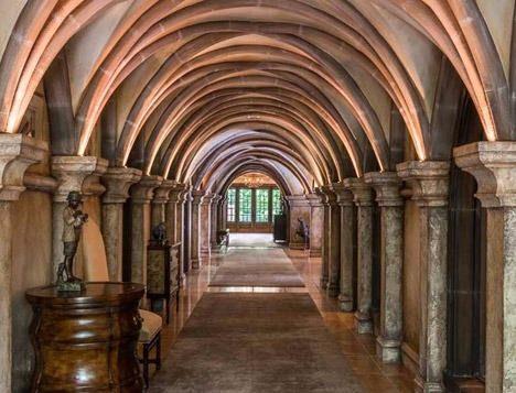 Yer alt tnellerini andran konan ana koridorlarn biri...