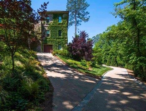 Buras da evin gvenliini salamak iin ina edilmi ve tm kamera sistemlerinin gvenlik grevlilerinin kalaca bina..