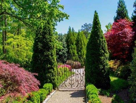 Evin rengarenk doasna yani bahesine alan mtevazi(!) bir kap...