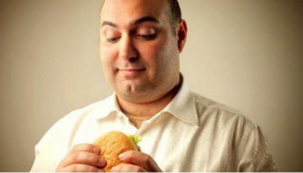 "Erkeklerde sellit olur mu?" Portakal kabuu gibi bir cilt sadece kadnlarda deil erkeklerde de bulunuyor. Ancak erkeklerde sellit daha ok boyun ve karn blgesinde grlyor.