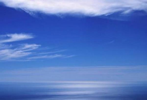 "Gkyz Neden Mavi Renkte Grnr?" Gkyznn mavi grnme nedeni yerkreyi epeevre saran hava tabakas, yani atmosferdir. Atmosferin bileimindeki gazlar gne ndaki mavi rengi dier renklerden daha ok yanstt iin gkyz mavi grnr.