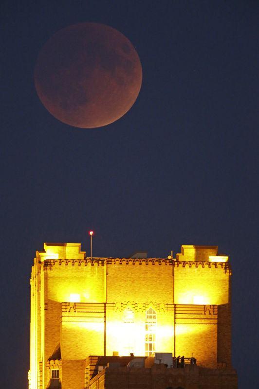 TUBTAK Ulusal Gzlemevi (TUG) tarafndan bu yln en nemli gk olaylarndan biri olarak kabul edilen 'Sper Ay' tutulmas gerekleti.