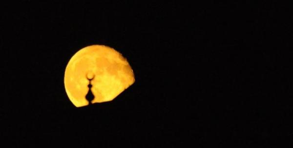 'Tam Ay tutulmas'nn Ay'n Dnya'ya en yakn konumda olduu srada gereklemesi nedeniyle 'Sper Ay' olarak nitelendirilen gk olaynn en son 1982 ylnda grld ve bu yl ki tutulmann ardndan 2033 ylna kadar tekrar olmayaca belirtildi.