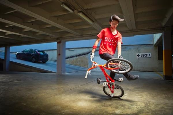 Japonya'nn bakenti Tokyo'da yaayan 21 yandaki Takahiro Ikeda 1 dakikda tam 81 kez bisikletini evirebiliyor.